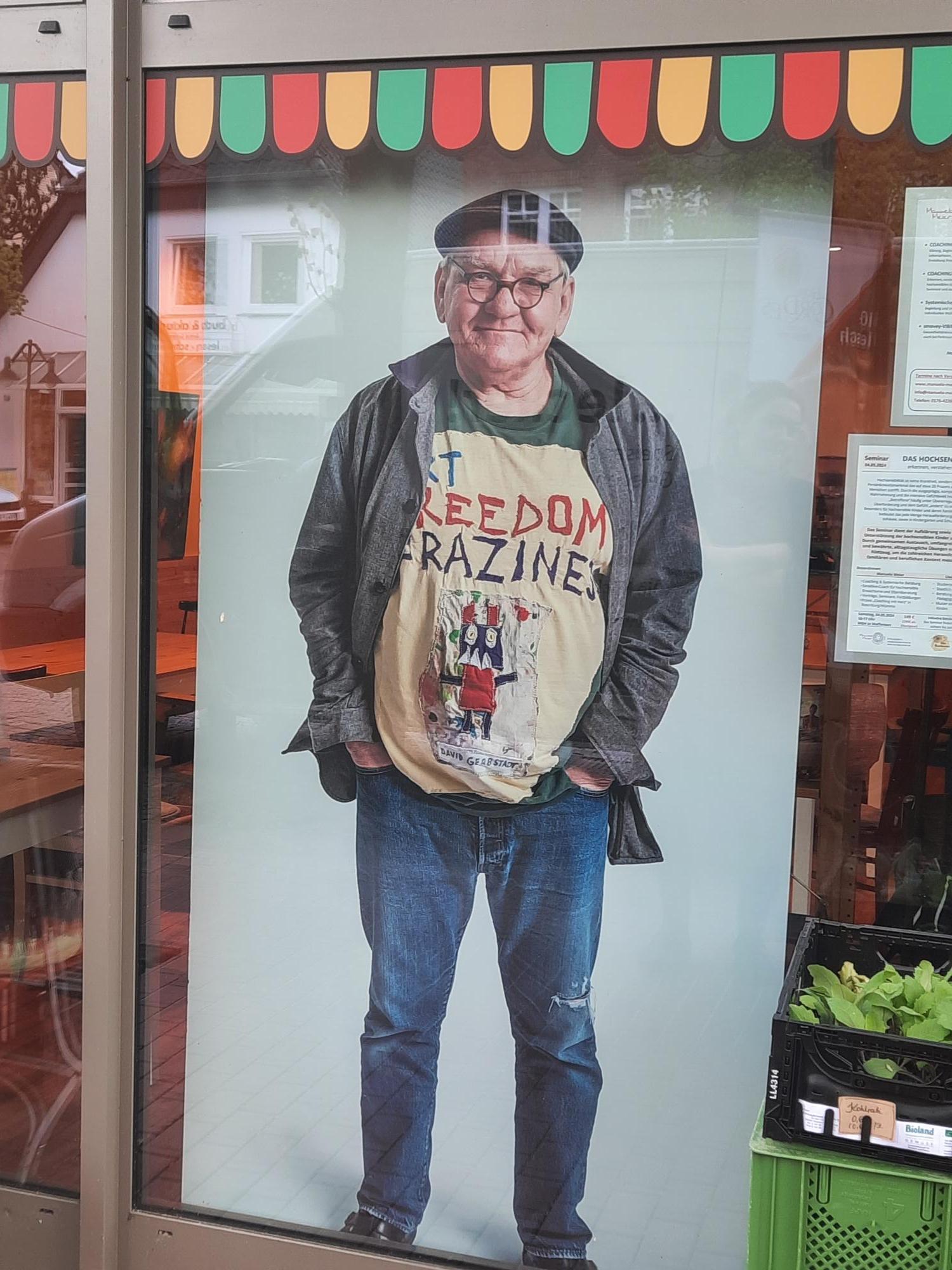 deine nachbarn schaufenster innenstadt stueck vom glueck