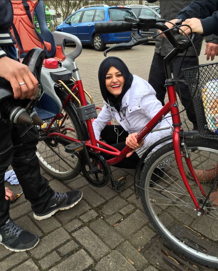 frau mit kopftuch