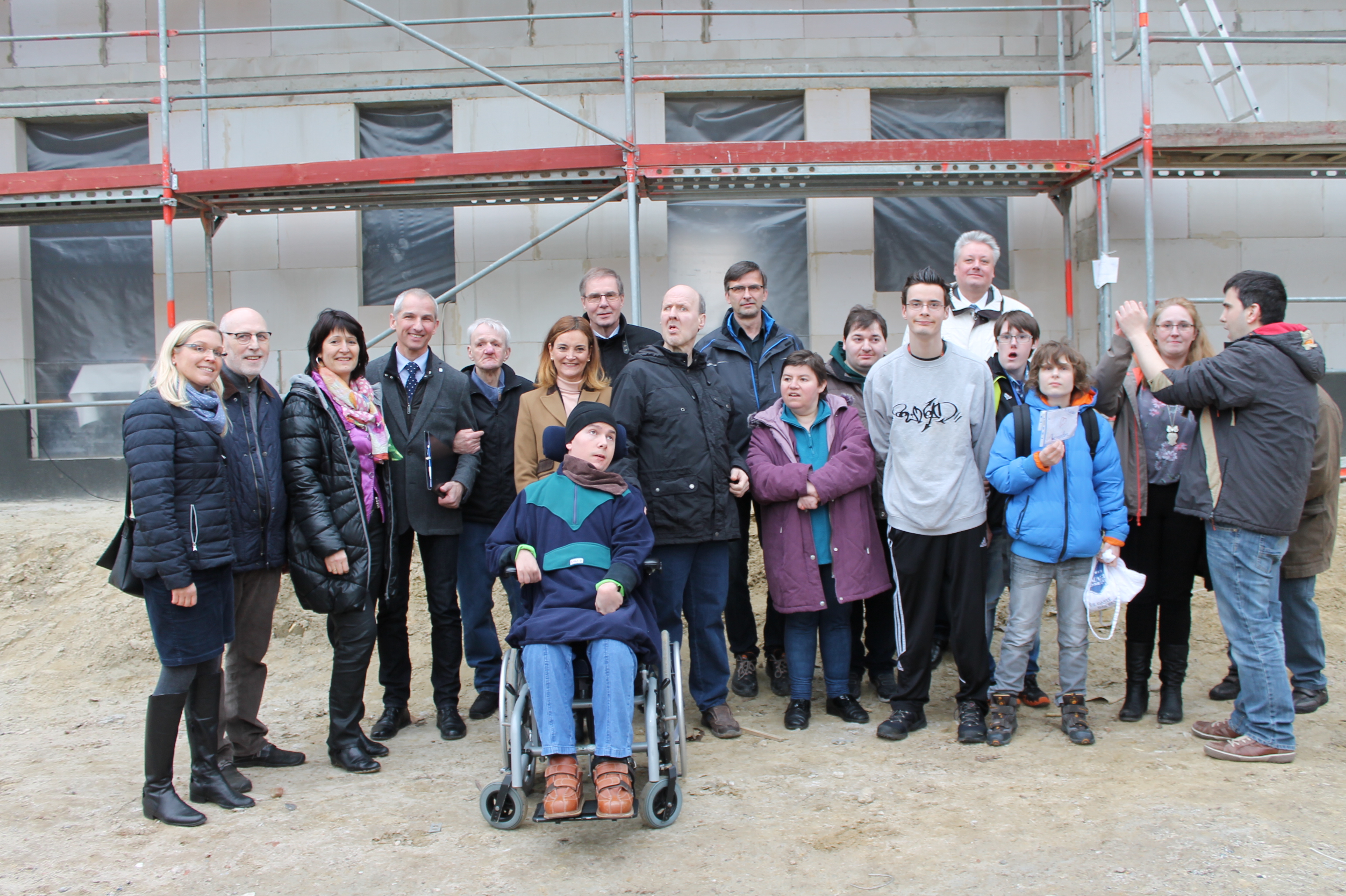gruppenfoto richtfest friedensstrasse