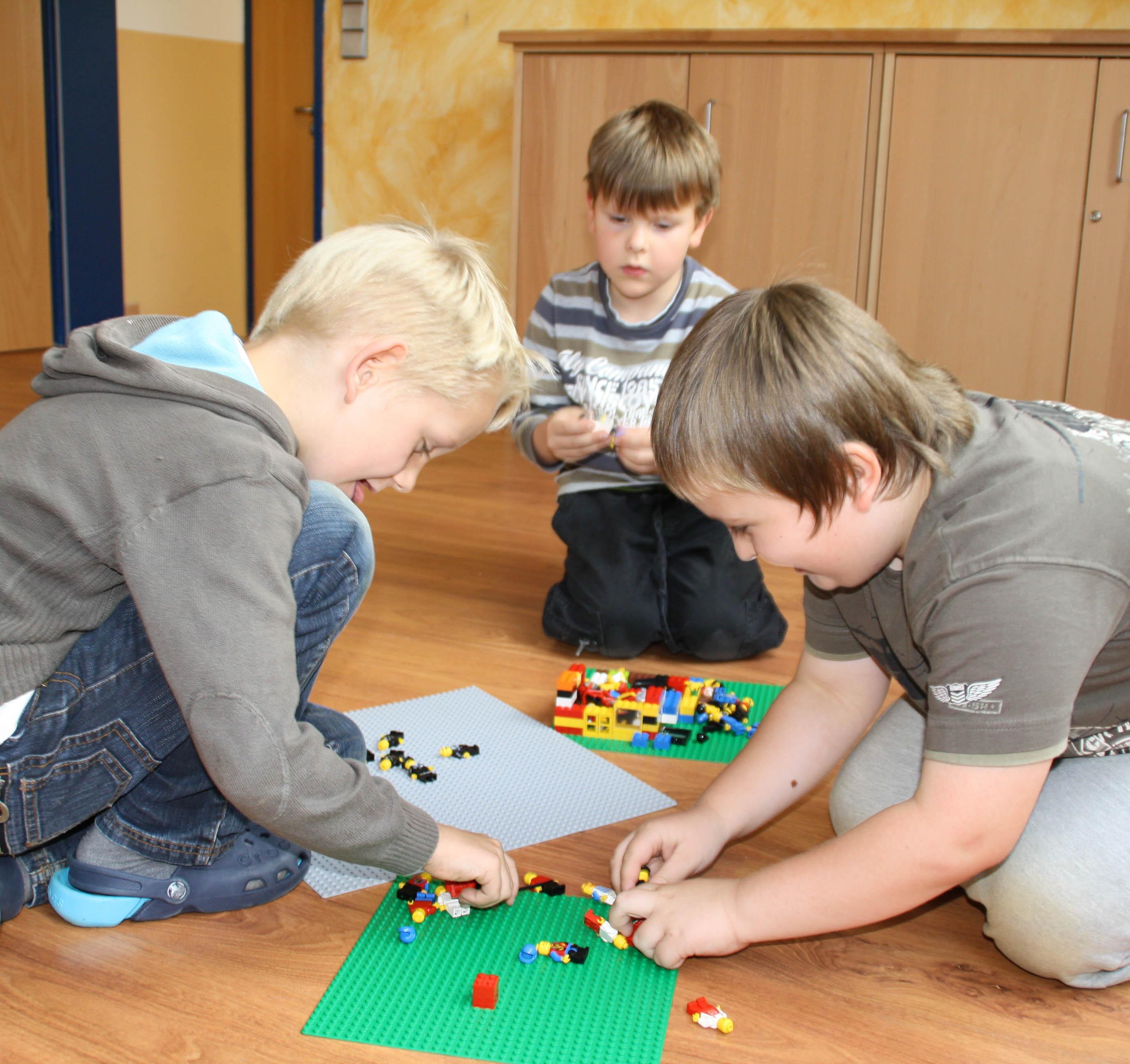 satt schlau spielen mit lego