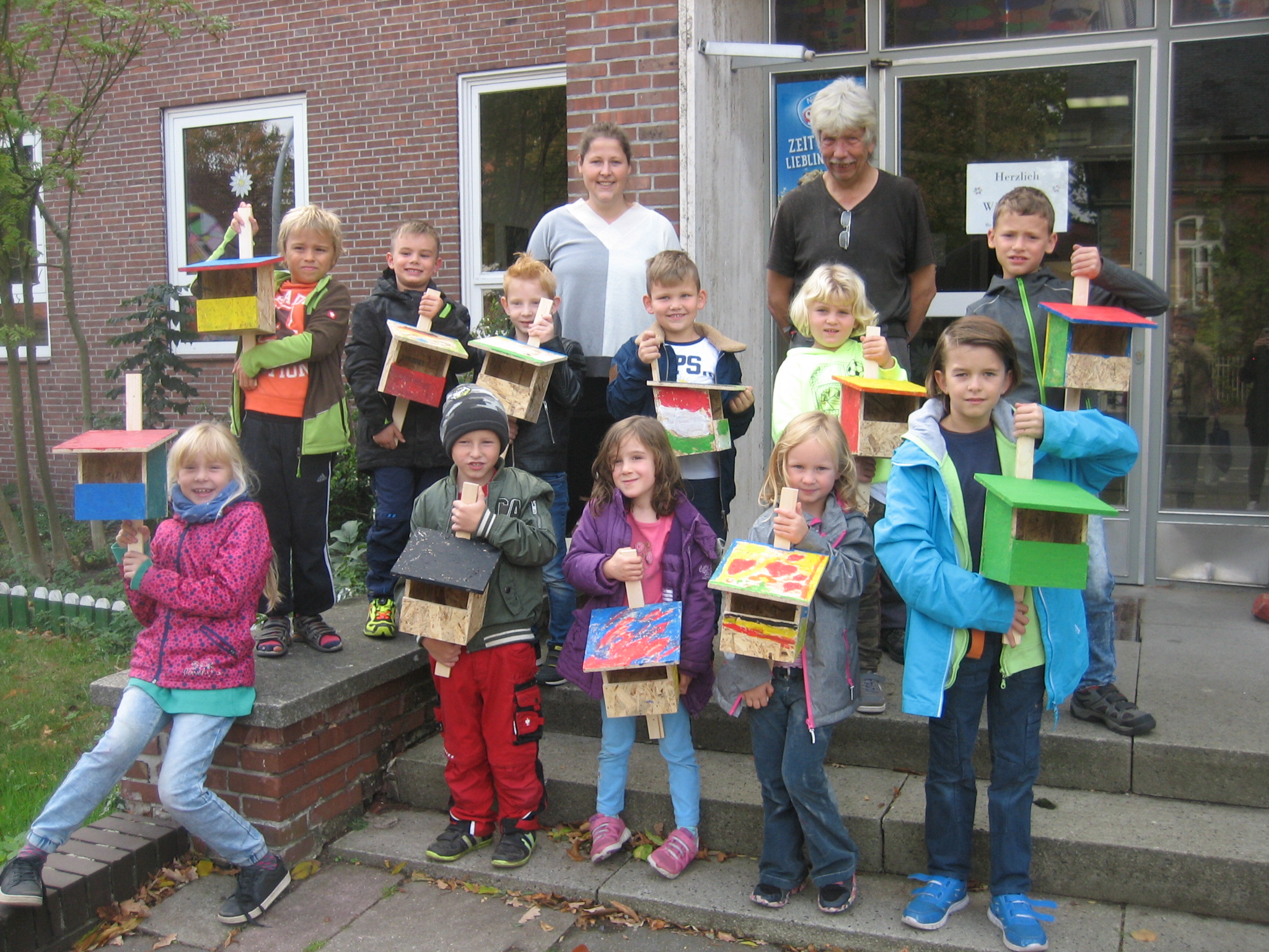 zz kinder mit nistkasten
