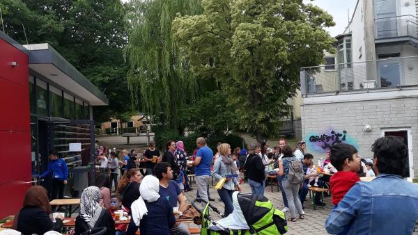 blick auf feiernde 18.6.18