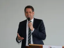 24 minister lies begruesst die gaeste