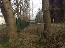 zaun zum neubaugebiet